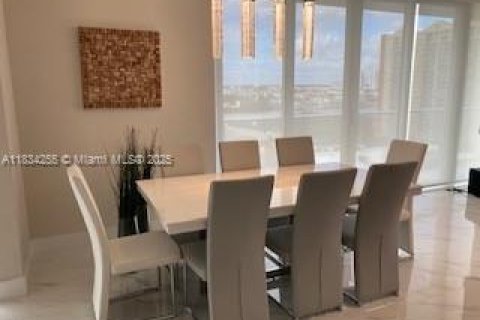 Condominio en venta en Sunny Isles Beach, Florida, 3 dormitorios, 175.77 m2 № 1813979 - foto 6