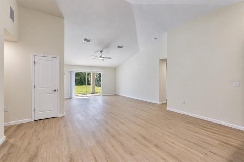 Casa en venta en Chuluota, Florida, 3 dormitorios, 139.35 m2 № 2419164 - foto 2