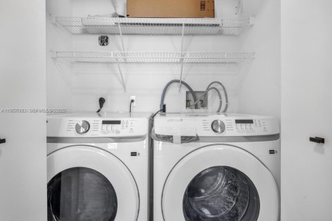 Condominio en alquiler en Miami Beach, Florida, 2 dormitorios, 100.71 m2 № 2011198 - foto 17