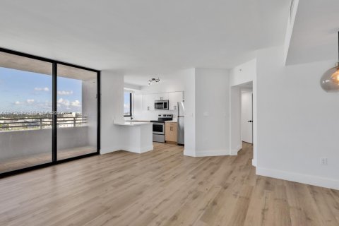 Condominio en alquiler en Miami Beach, Florida, 2 dormitorios, 100.71 m2 № 2011198 - foto 2