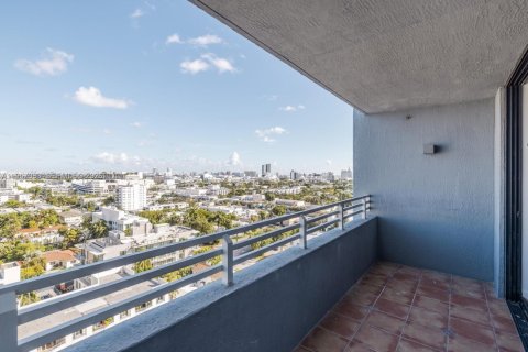Condominio en alquiler en Miami Beach, Florida, 2 dormitorios, 100.71 m2 № 2011198 - foto 30