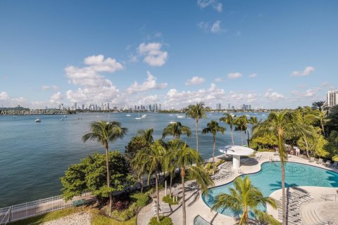 Condominio en alquiler en Miami Beach, Florida, 2 dormitorios, 100.71 m2 № 2011198 - foto 18