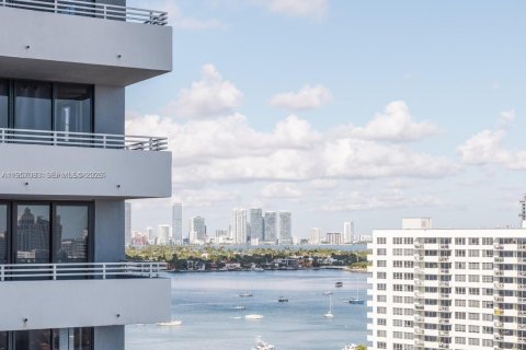 Condominio en Miami Beach, Florida, 2 dormitorios  № 2011198