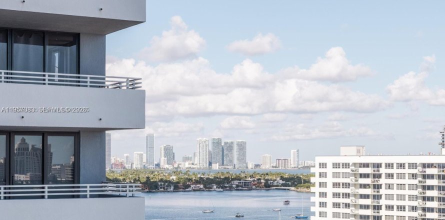 Condominio en Miami Beach, Florida, 2 dormitorios  № 2011198