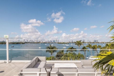 Condominio en alquiler en Miami Beach, Florida, 2 dormitorios, 100.71 m2 № 2011198 - foto 6