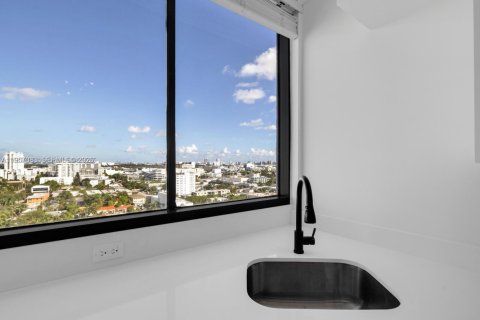 Condominio en alquiler en Miami Beach, Florida, 2 dormitorios, 100.71 m2 № 2011198 - foto 9