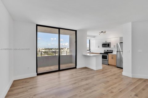 Condominio en alquiler en Miami Beach, Florida, 2 dormitorios, 100.71 m2 № 2011198 - foto 5