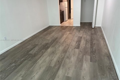 Copropriété à louer à Miami, Floride: 39.48 m2 № 2172077 - photo 2