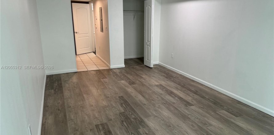 Studio à Condo à Miami, Floride  № 2172077