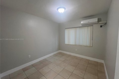 Commercial property in Miami, Florida 202.53 sq.m. № 1692985 - photo 17