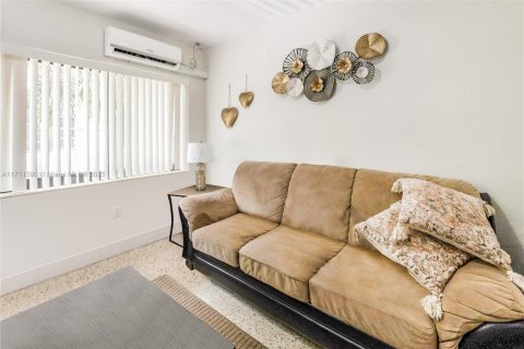 Commercial property in Miami, Florida 202.53 sq.m. № 1692985 - photo 24