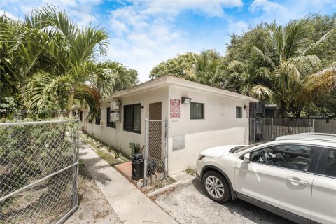 Commercial property in Miami, Florida 202.53 sq.m. № 1692985 - photo 6