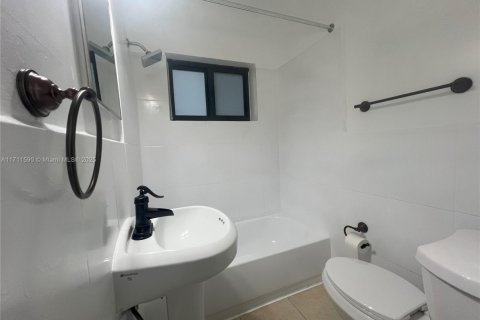 Commercial property in Miami, Florida 202.53 sq.m. № 1692985 - photo 20
