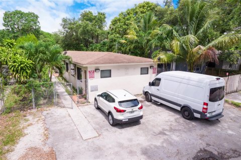 Commercial property in Miami, Florida 202.53 sq.m. № 1692985 - photo 4