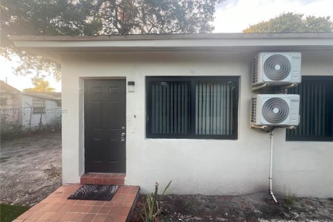 Commercial property in Miami, Florida 202.53 sq.m. № 1692985 - photo 23