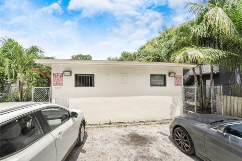Commercial property in Miami, Florida 202.53 sq.m. № 1692985 - photo 7