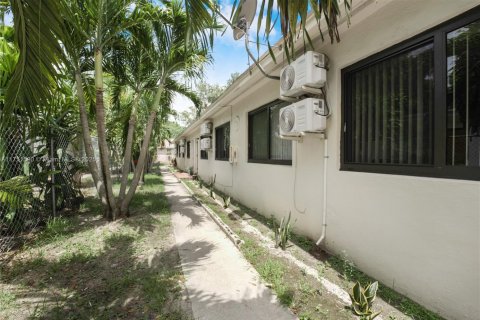 Commercial property in Miami, Florida 202.53 sq.m. № 1692985 - photo 10