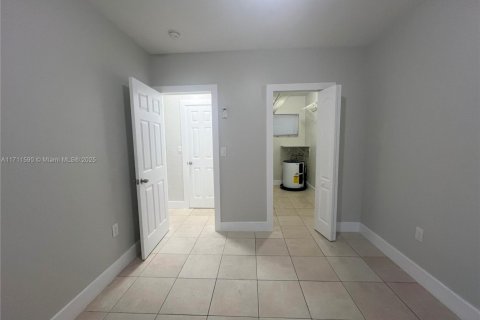 Commercial property in Miami, Florida 202.53 sq.m. № 1692985 - photo 19