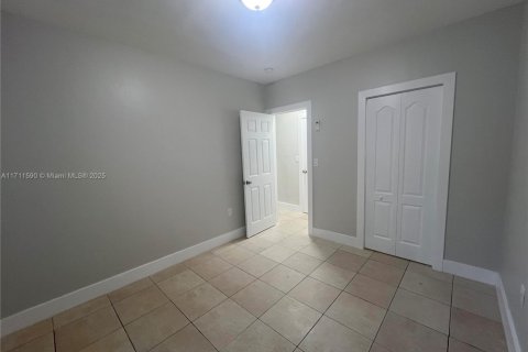 Commercial property in Miami, Florida 202.53 sq.m. № 1692985 - photo 18