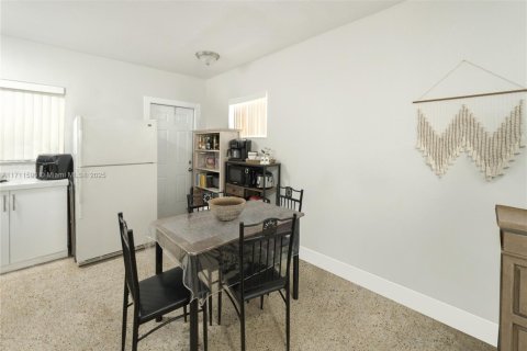Commercial property in Miami, Florida 202.53 sq.m. № 1692985 - photo 25