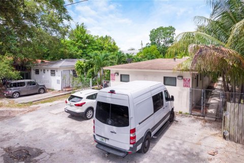 Commercial property in Miami, Florida 202.53 sq.m. № 1692985 - photo 5