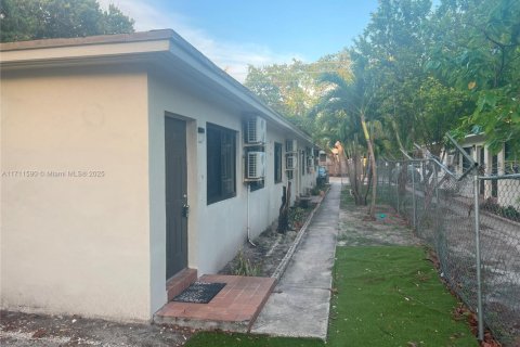 Commercial property in Miami, Florida 202.53 sq.m. № 1692985 - photo 11