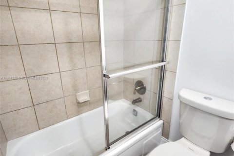 Copropriété à louer à Deerfield Beach, Floride: 2 chambres, 96.62 m2 № 1955160 - photo 2