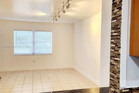 Copropriété à louer à Deerfield Beach, Floride: 2 chambres, 96.62 m2 № 1955160 - photo 9