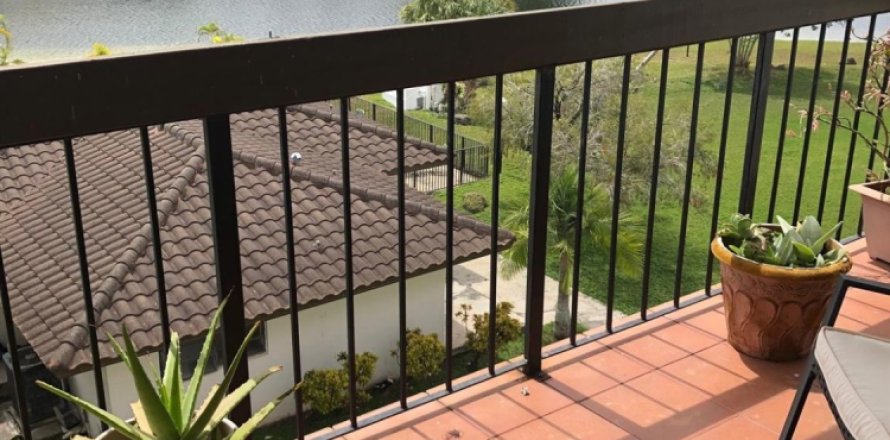 Condominio en Miami, Florida, 2 dormitorios  № 1079237