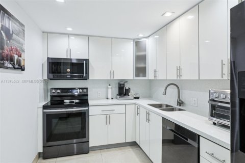 Copropriété à vendre à Aventura, Floride: 2 chambres, 121.98 m2 № 2046066 - photo 9