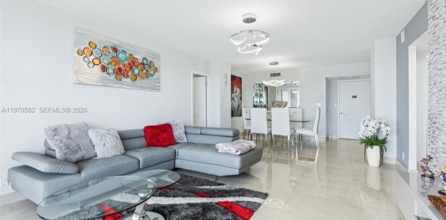 Condo à Aventura, Floride, 2 chambres  № 2046066