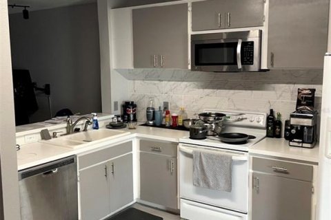Townhouse in Tampa, Florida 2 bedrooms, 122.54 sq.m. № 2144747 - photo 9