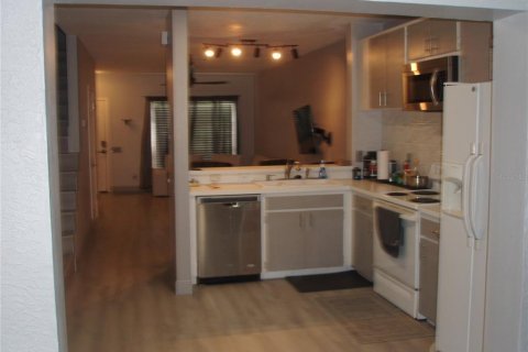 Townhouse in Tampa, Florida 2 bedrooms, 122.54 sq.m. № 2144747 - photo 10