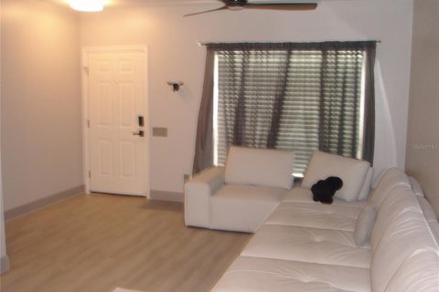 Townhouse in Tampa, Florida 2 bedrooms, 122.54 sq.m. № 2144747 - photo 6