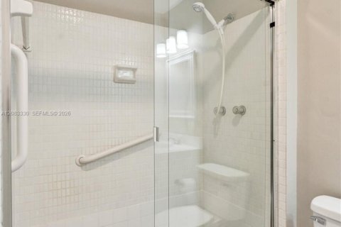 Condo in Pompano Beach, Florida, 2 bedrooms  № 2380068 - photo 21