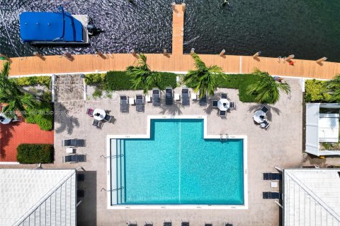 Condo in Pompano Beach, Florida, 2 bedrooms  № 2380068