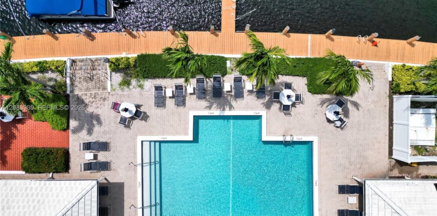 Condo in Pompano Beach, Florida, 2 bedrooms  № 2380068