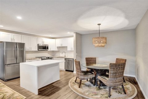 Condo in Pompano Beach, Florida, 2 bedrooms  № 2380068 - photo 8