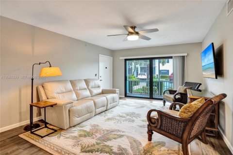 Condo in Pompano Beach, Florida, 2 bedrooms  № 2380068 - photo 11