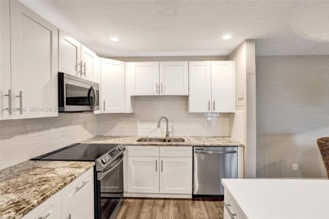 Condo in Pompano Beach, Florida, 2 bedrooms  № 2380068 - photo 15