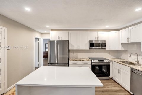 Condo in Pompano Beach, Florida, 2 bedrooms  № 2380068 - photo 14