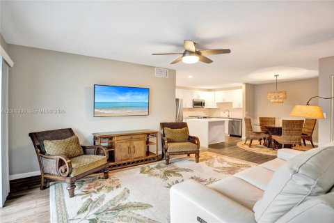 Condo in Pompano Beach, Florida, 2 bedrooms  № 2380068 - photo 6