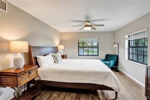 Condo in Pompano Beach, Florida, 2 bedrooms  № 2380068 - photo 25