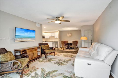 Condo in Pompano Beach, Florida, 2 bedrooms  № 2380068 - photo 7
