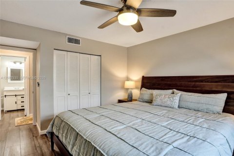 Condo in Pompano Beach, Florida, 2 bedrooms  № 2380068 - photo 23