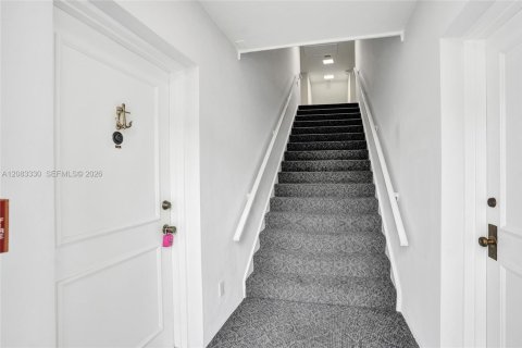Condo in Pompano Beach, Florida, 2 bedrooms  № 2380068 - photo 5