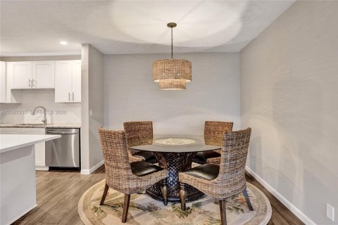 Condo in Pompano Beach, Florida, 2 bedrooms  № 2380068 - photo 12