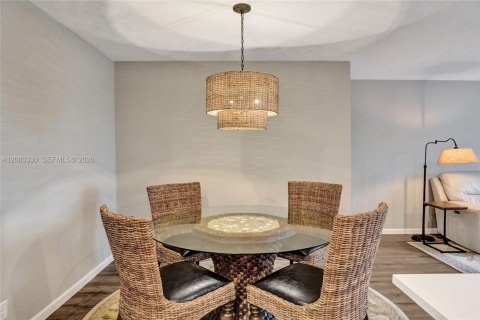 Condo in Pompano Beach, Florida, 2 bedrooms  № 2380068 - photo 16