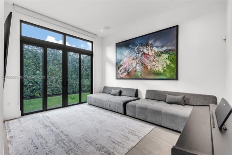 House in Miami, Florida 4 bedrooms, 379.04 sq.m. № 1992796 - photo 29