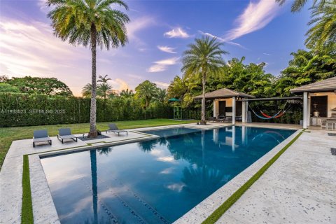 House in Miami, Florida 4 bedrooms, 379.04 sq.m. № 1992796 - photo 3
